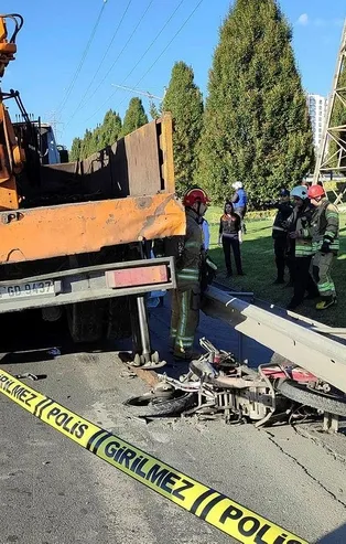 İstanbul'da Basın Ekspres yolunda korkunç kaza! Çekiciyle bariyer arasına sıkıştı