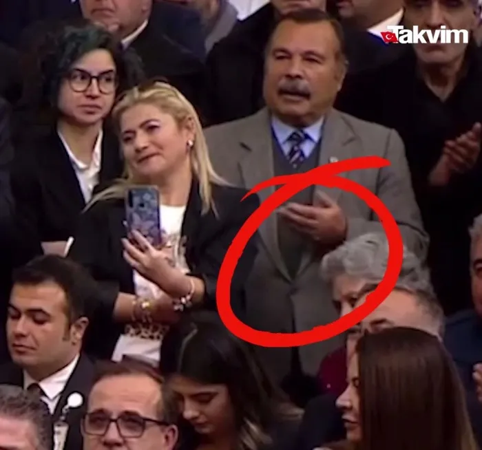 1701782153568.jpeg CHP grubuna damga vuran partili! Tanju Özcan'ı alkışlatan Özgür Özel'e karşı manalı manalı el sallayıp iç geçirdi-2