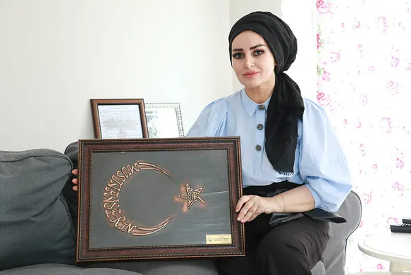 15-temmuznu-ozel-harekatci-sehidinin-esinden-onemli-sozler-1594450984338.jpg 15 Temmuz'un özel harekatçı şehidinin eşinden önemli sözler: Benimle konuştuktan 3 dakika sonra bomba atılıyor-2