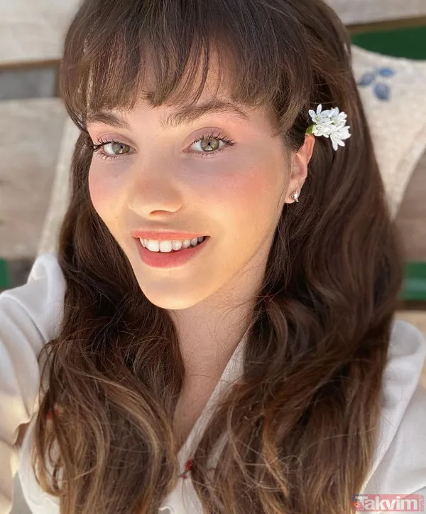 Üç Kız Kardeş'in Dönüş'ü Almila Ada'nın annesini gören hayran kaldı! Kızı gibi kıpır kıpır! Almila annesinin kopyası gibi - 2