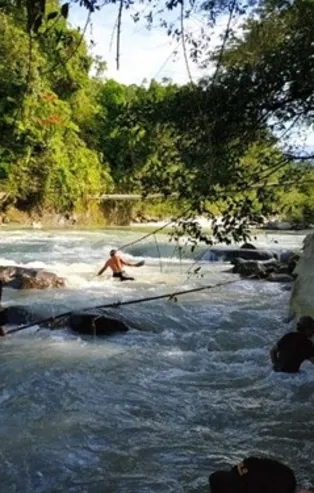 Endonezya’yı bir kez daha sel vurdu: 6 ölü