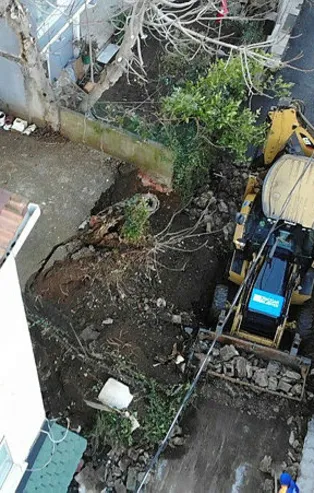 Üsküdar'da panik yaratan olay! İstinat duvarı çöktü sokak kapandı