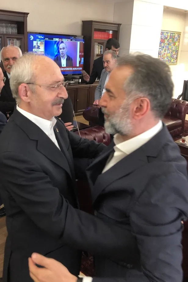 kemal-kilicdaroglunun-en-yakininda-selvi-kilicdaroglu-ile-poz-verdi-kim-bu-rasim-bolucek-feto-ile-temas-1678370630706.jpeg