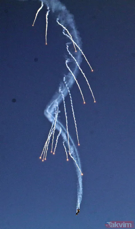 Antalya'nın fethi törenlerinde SOLOTÜRK'ten nefes kesen gösteri - 26