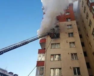 Beylikdüzü’nde 11 katlı binada yangın paniği