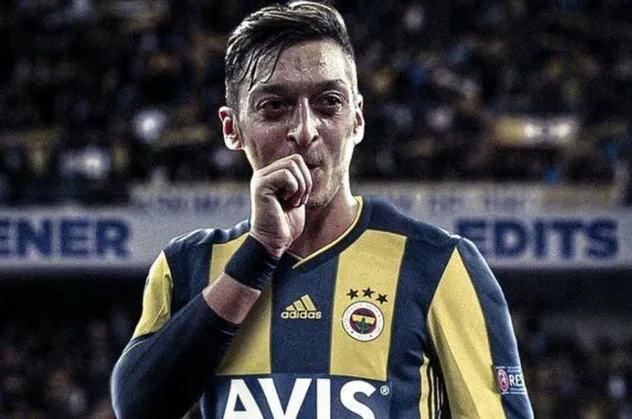Fenerbahçe, Mesut Özil'e kavuştu: Allah’a şükür ülkeme döndüm