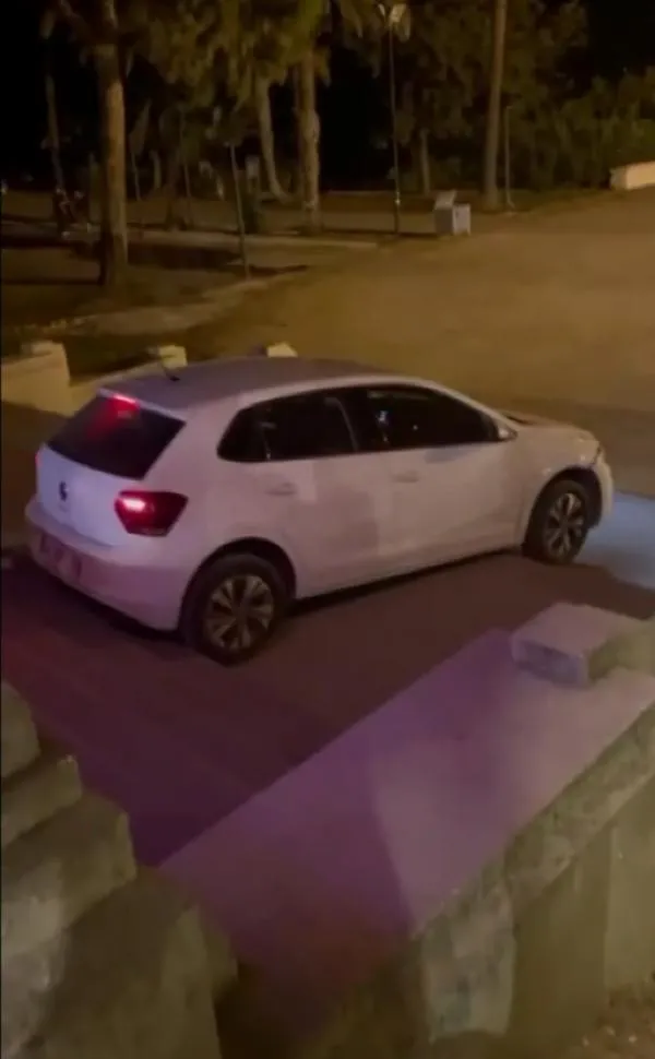 Alkollü sürücünün navigasyonla imtihanı! Merdivende asılı kaldı-5