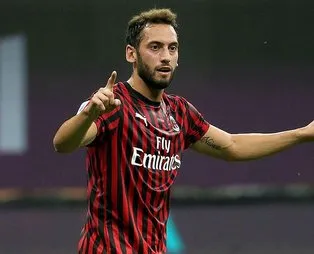 Hakan Çalhanoğlu ile Manchester United müzakere masasında! Menajeri telefonu açtı