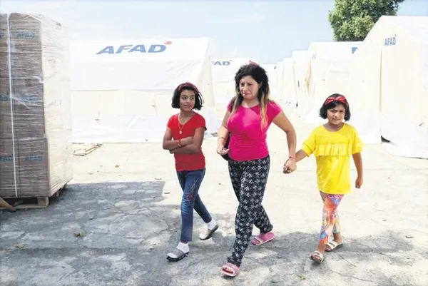 Sel, Kastamonu Bozkurt'u savaş alanına çevirdi! Birçok kişi arabasını korumak için şehrin en yüksek yerine park etti-5