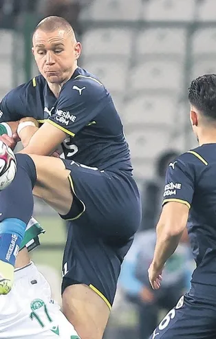 Fenerbahçe'de şok etkisi yaratan Szalai iddiası! Sosyal medya ayağa kalktı