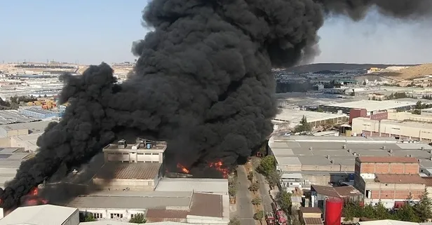 Gökyüzü siyah dumanla kaplandı! Gaziantep’te geri dönüşüm tesisinde büyük yangın | 8 saatte kontrol altına alındı