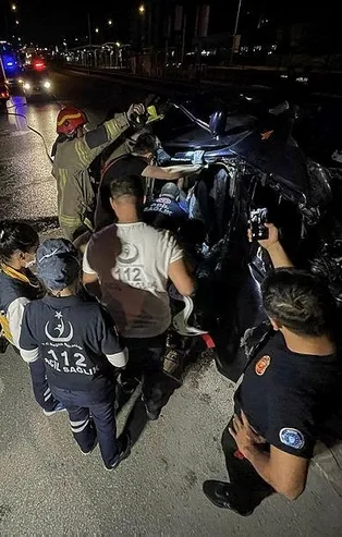 Bursa'da kaza: Sürücü araçta sıkıştı
