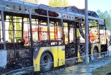 İstanbul’da İETT otobüsü alev alev yandı!