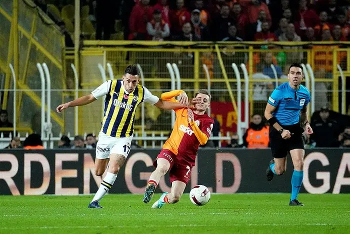 Okan Buruk penaltıların verilmediğini söyleyip hakemler ve yayıncı kuruluşu eleştirdi-5