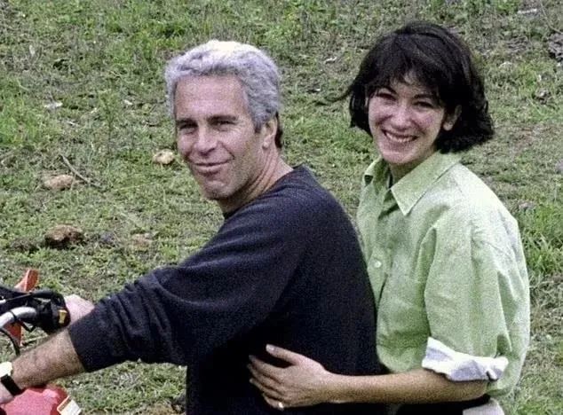 İngiliz komedyen Ricky Gervais'in sapık milyarder Epstein için söylediği sözler yeniden gündem oldu!-6