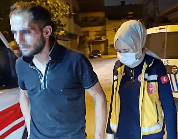 Adana'da akılalmaz olay! Terasta hırsızlık şüphesiyle yakaladıkları kişiye meydan dayağı attılar-4
