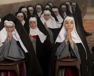 İtalya bu rahibeyi konuşuyor!