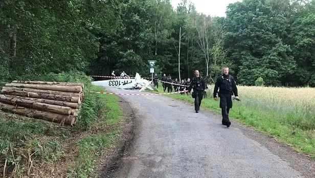 Almanya'da iki uçak havada burun buruna çarpıştı! Ölüler var - 3