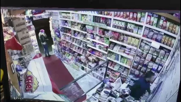 istanbul-esenlerde-bufeden-hirsizlik-yapan-kadin-dikkat-dagitmak-icin-soyundu-1608205065213.jpg İstanbul Esenler'de büfeden hırsızlık yapan kadın dikkat dağıtmak için soyundu-7