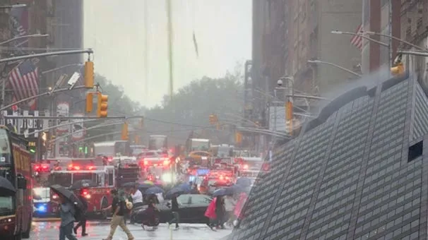 Son dakika... ABD'de bir helikopter gökdelene çarparak düştü!-1