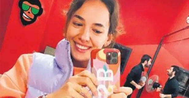 Seda Bakan önceki gün evinde selfie yaptı