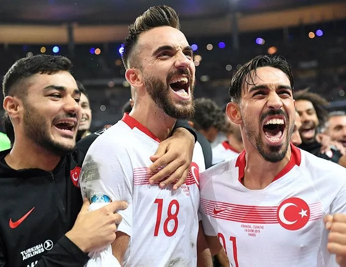 Ne mutlu Türküm diyene