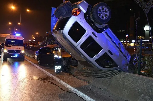 kadikoy-d-100-karayolunda-kaza-trafik-felc-oldu-1574188939418.jpeg Kadıköy D-100 Karayolu'nda kaza! Trafik felç oldu...-1
