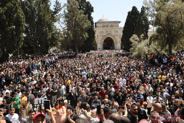 İsrail'in baskın düzenlediği Mescid-i Aksa'da 60 bin kişi cuma namazı kıldı! - 14