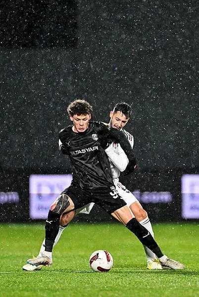 besiktas-deplasmanda-pendikspora-maglup-oldu-iste-macta-yasananlar-1705773384494.jpeg Beşiktaş deplasmanda Pendikspor'a mağlup oldu! İşte maçta yaşananlar...-6