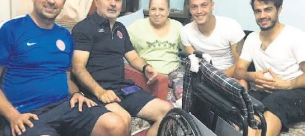 Alkışlar zora hocaya sandalye cezası!