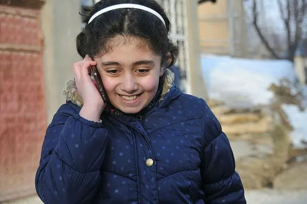 Köylüler, drone kullanarak cep telefonuyla görüşebiliyor-2