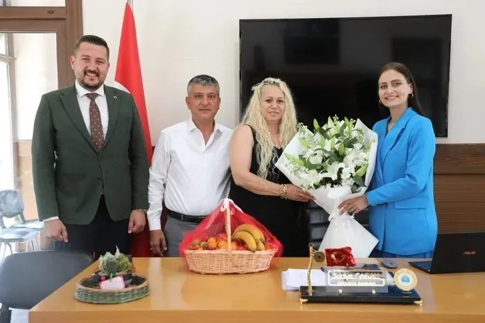 CHP'de 'eş başkanlık'! DEM ile beraberlik yönetim anlayışlarını da değiştirdi! Korkuteli Belediye Başkanı Saniye Caran ve Hasan Caran...-2