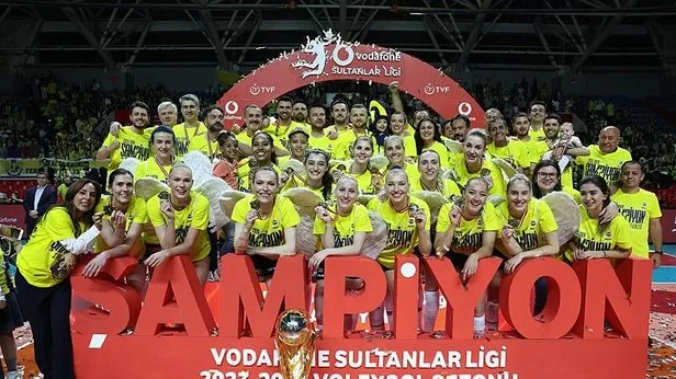 Eczacıbaşı Dynaviti 3-0 yenen Fenerbahçe Opet, Voleybol Vodafone Sultanlar Ligi şampiyonu oldu