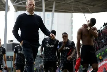 Ajax'ta kan kaybı sürüyor