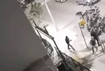 Akıllara durgunluk veren olay! Büyükçekmece'de bir avukat yoldan geçenlere pala ile saldırdı