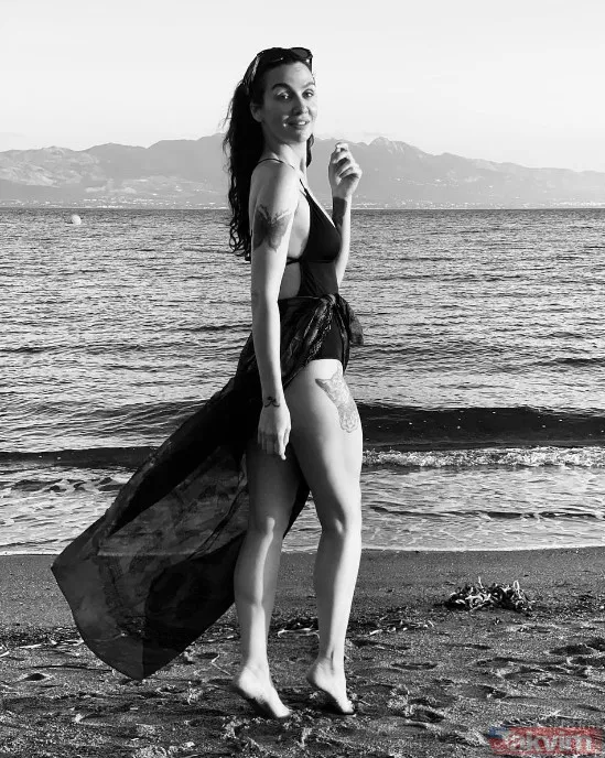 Demet Akalın bikini üstünü çıkarttı yarı çıplak haliyle olay! O görüntüyü gören dönüp bir daha baktı: "Gözümüze soktu" - 11