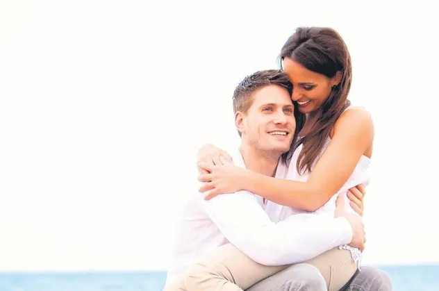 Sarılmanın mutluluğu! İşte mutlu evliliğin sırları...