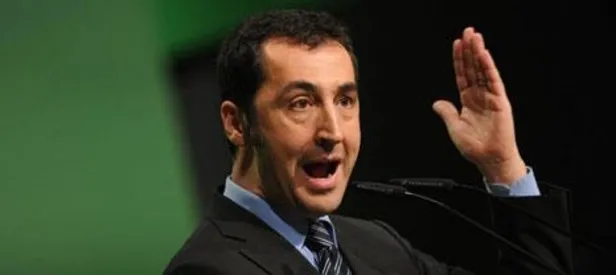 Cem Özdemir hainlikte sınır tanımıyor