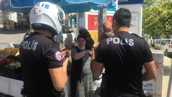 adiyamanda-7-aylik-hamile-kadinin-cuzdaninin-calindigi-anlar-guvenlik-kamerasina-yansidi-1623417757653.jpg Adıyaman'da 7 aylık hamile kadının cüzdanının çalındığı anlar güvenlik kamerasına yansıdı-6
