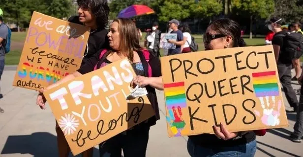 ABD’de LGBT karşıtı eylem! Aileler sokağa indi: Okullarda eğitimi verilmemeli