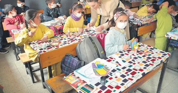 6.5 yıl Yüksekova’daki köy okulunda öğretmenlik yapan Alime Taşçı Eskişehir’e atanınca öğrencilerinin hasretine dayanamadı