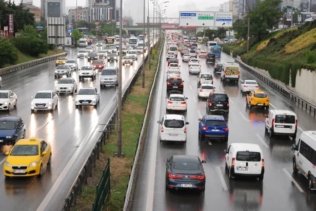 30-nisan-istanbul-trafige-kapali-yollar-hangileri-istanbul-yari-maratonu-nedeniyle-hangi-yollar-trafige-kapati-1682841352096.jpg 30 Nisan İstanbul trafiğe kapalı yollar hangileri? İstanbul Yarı Maratonu nedeniyle hangi yollar trafiğe kapatıldı, ne zaman açılacak? Alternatif güzergahlar...-3