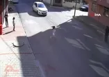 Küçük çocuğun otomobilin altında kalmaktan son anda kurtulduğu anlar kamerada