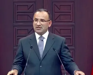 Merkel’i köşeye sıkıştıran soru! Kaçını tespit ettiniz?