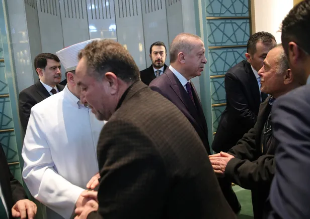 Son dakika: Başkan Erdoğan Cuma namazını Millet Camisi'nde kıldı-4