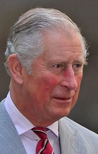 Prens Charles, adeta pinti çıktı! 35 yıl önceki kıyafetlerini giyiyor...