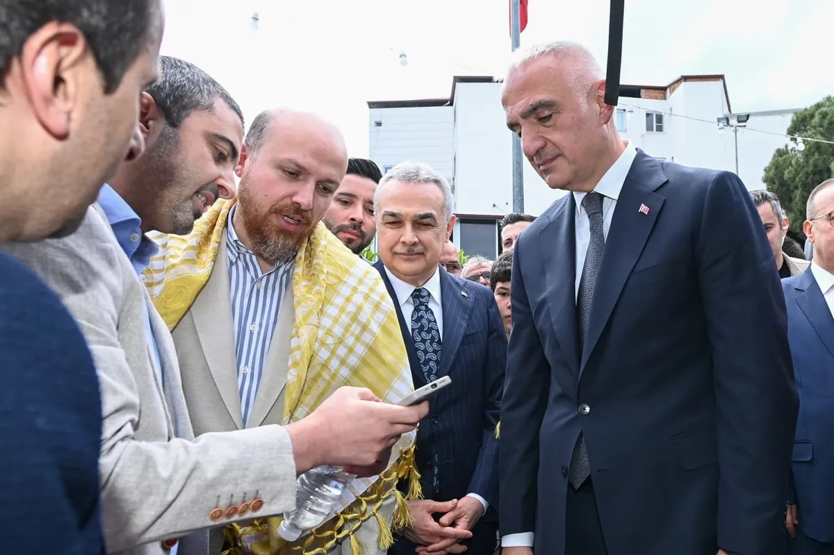 nazillide-festival-heyecani-bakan-ersoy-ureticiler-ve-sanatkarlarla-bulustu-1777730250088.jpeg Nazilli’de festival coşkusu: Bakan Ersoy üreticiler ve sanatkârlarla buluştu-6