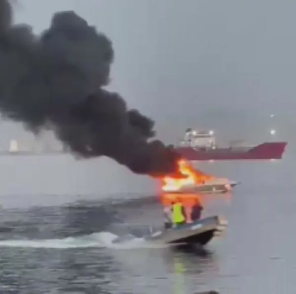 Ataköy'de korkutan tekne yangını: Çok sayıda ekip olay yerine intikal etti-3