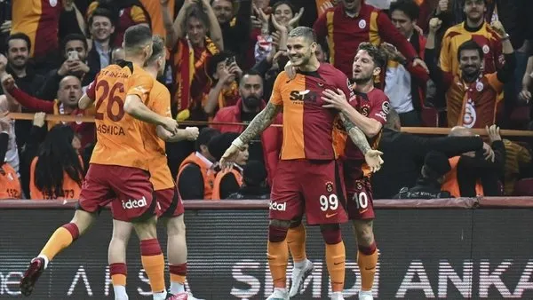 aslan-fenerle-puan-farkini-yine-9a-cikardi-galatasaray-sov-6-0-1681506385842.jpeg