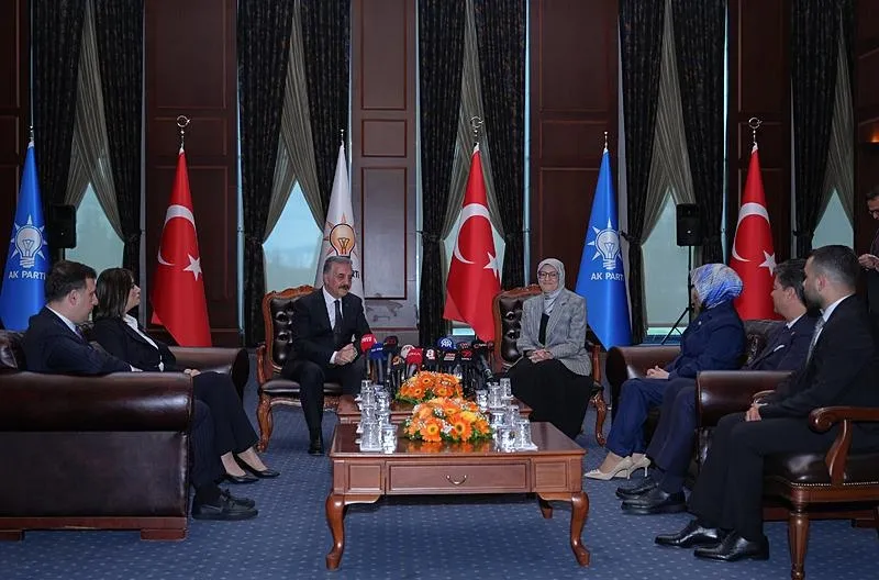 AK Parti Genel Merkezi'ni Ramazan Bayramı dolayısıyla MHP heyeti ziyaret etti. (AA)